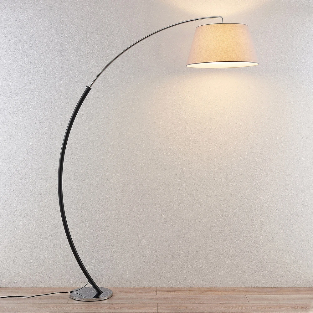 Lampadaire arqué Evelyna avec abat-jour en tissu avec câble textile