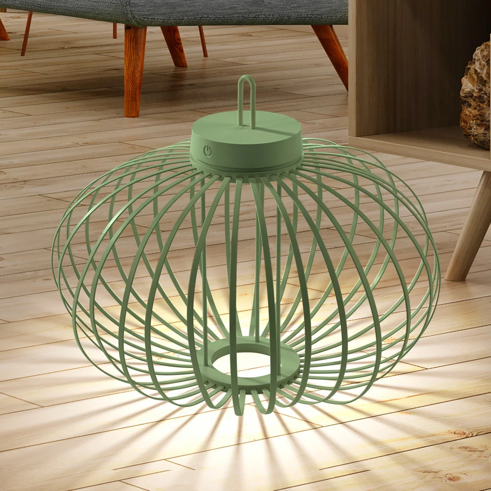 JUST LIGHT. Lampe de table LED à autonomie renouvelable Akuba, vert, 37 cm, bambou en acier galvanisé