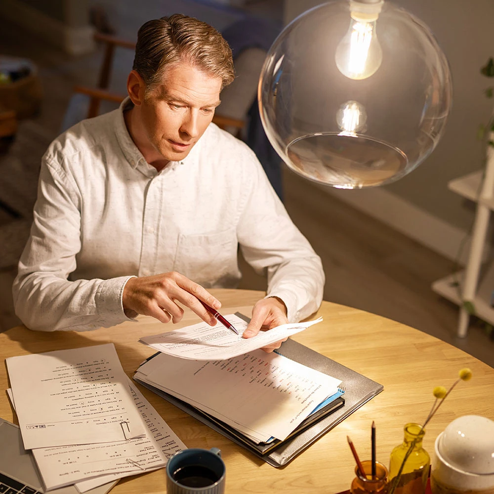 Économie d'Énergie ++ Philips E27 7 W 827 filament ampoule LED