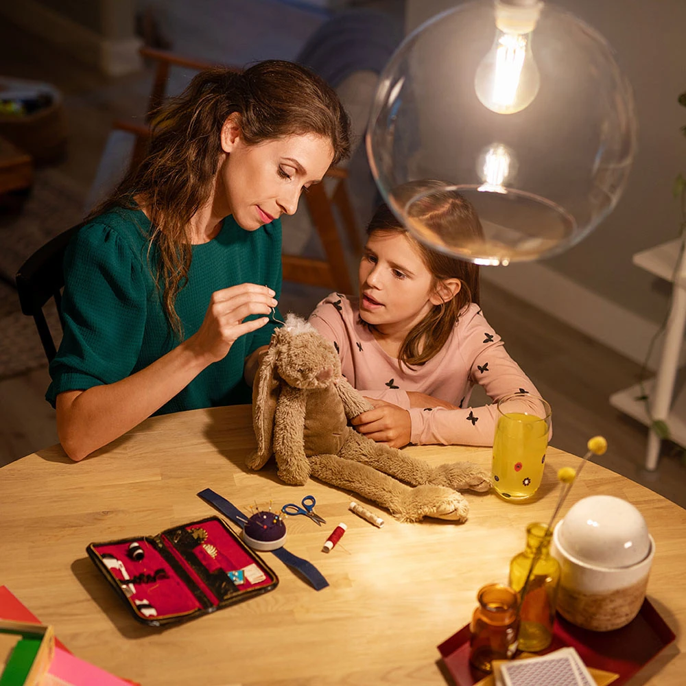 Économie d'Énergie ++ Philips E27 7 W 827 filament ampoule LED