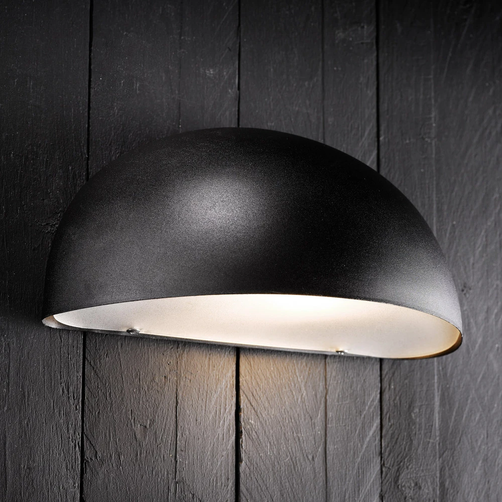 Applique Bergen à basse consommation noire pour couloir et escalier