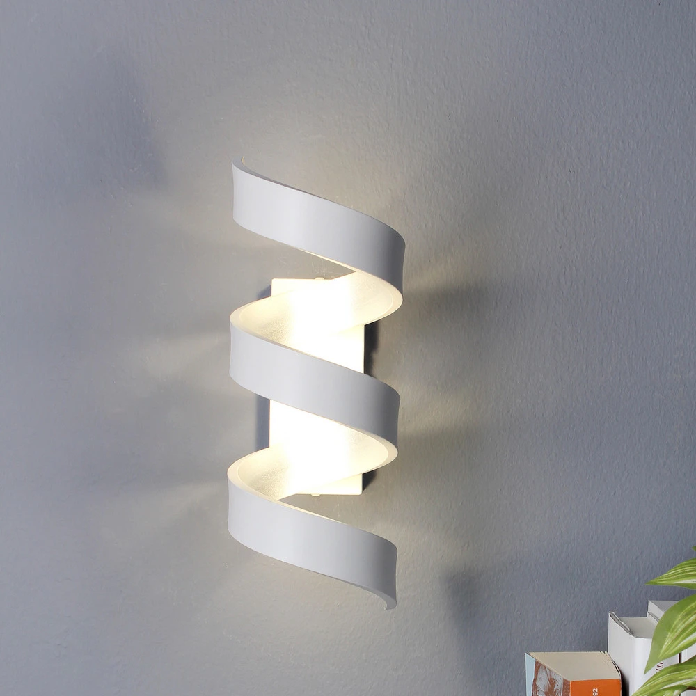 Applique LED Helix, blanche-argentée, 26 cm en laiton brossé