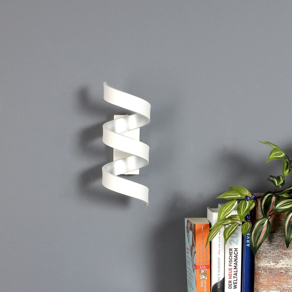 Applique LED Helix, blanche-argentée, 26 cm en laiton brossé