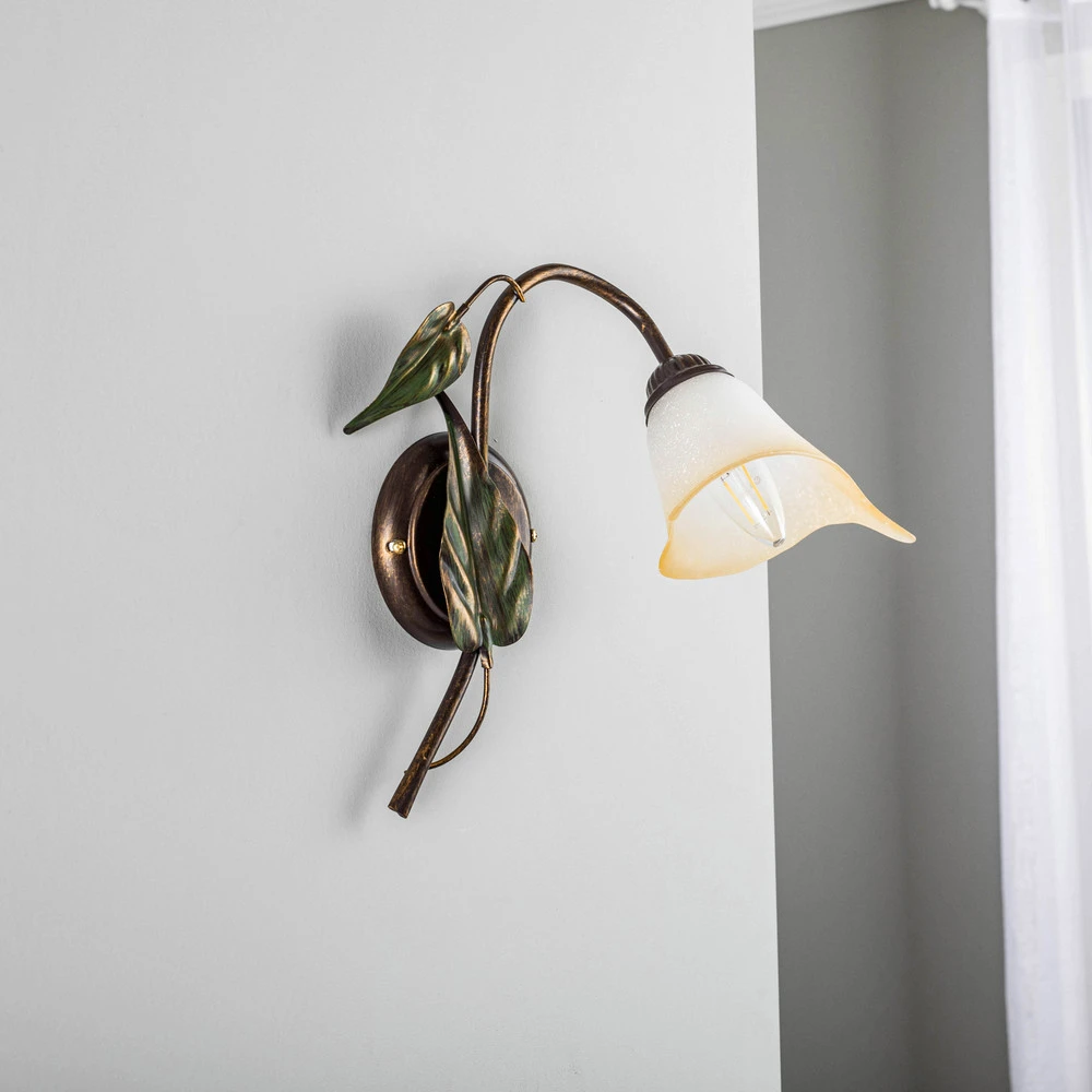 Applique Miranda à une lampe, bronzé