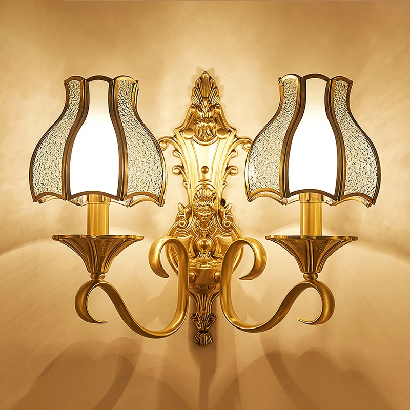 Applique murale en laiton Bud, luminaire classique en verre biseauté pour salon