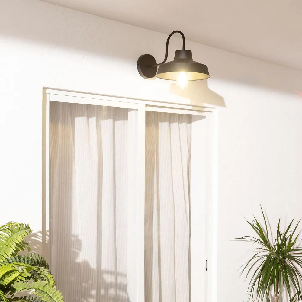 Applique murale métallisée Peony avec éclairage LED intégré avec fixation invisible