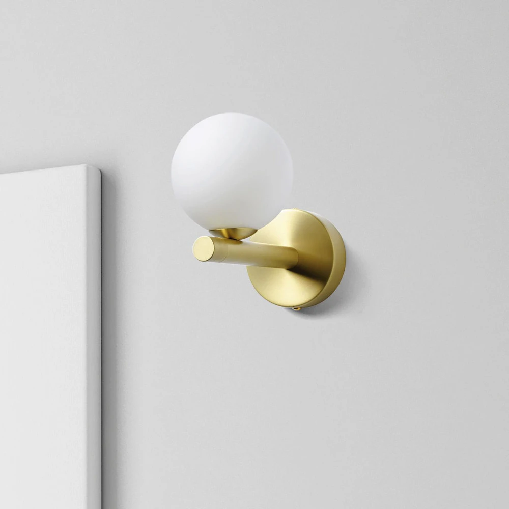 Applique murale Pomi, à 1 lampe, or/blanc, verre, sphère avec bras réglable