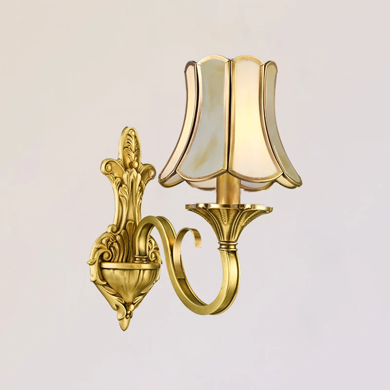 Applique murale traditionnelle en laiton poli et verre dépoli, 1/2 lumière évasée/cloche pour éclairage de lecture