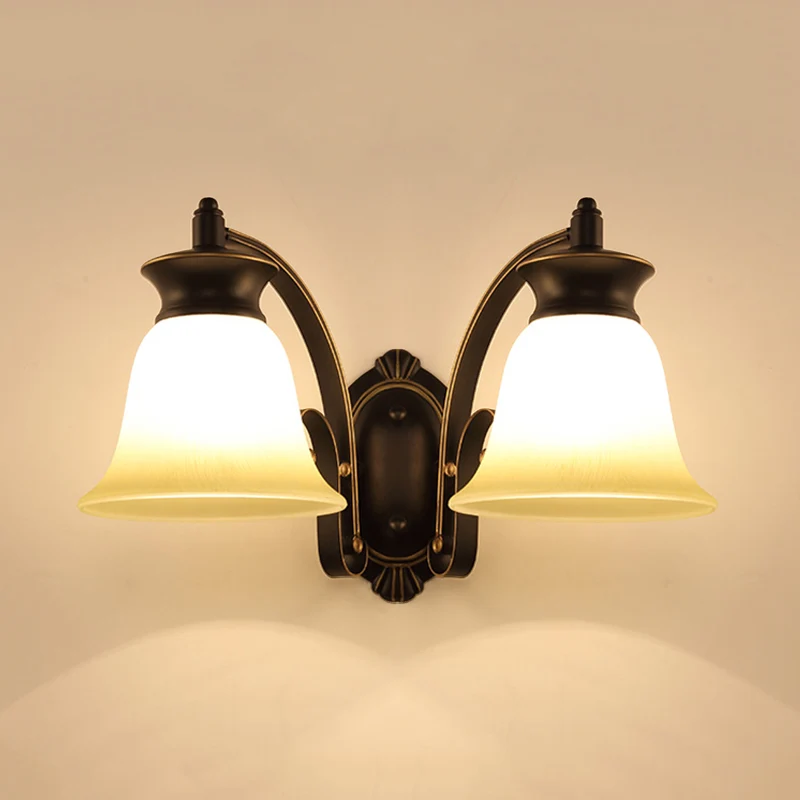Applique orientable Applique murale traditionnelle à 1/2 lumières en verre opale, finition noire, éclairage pour chambre à...