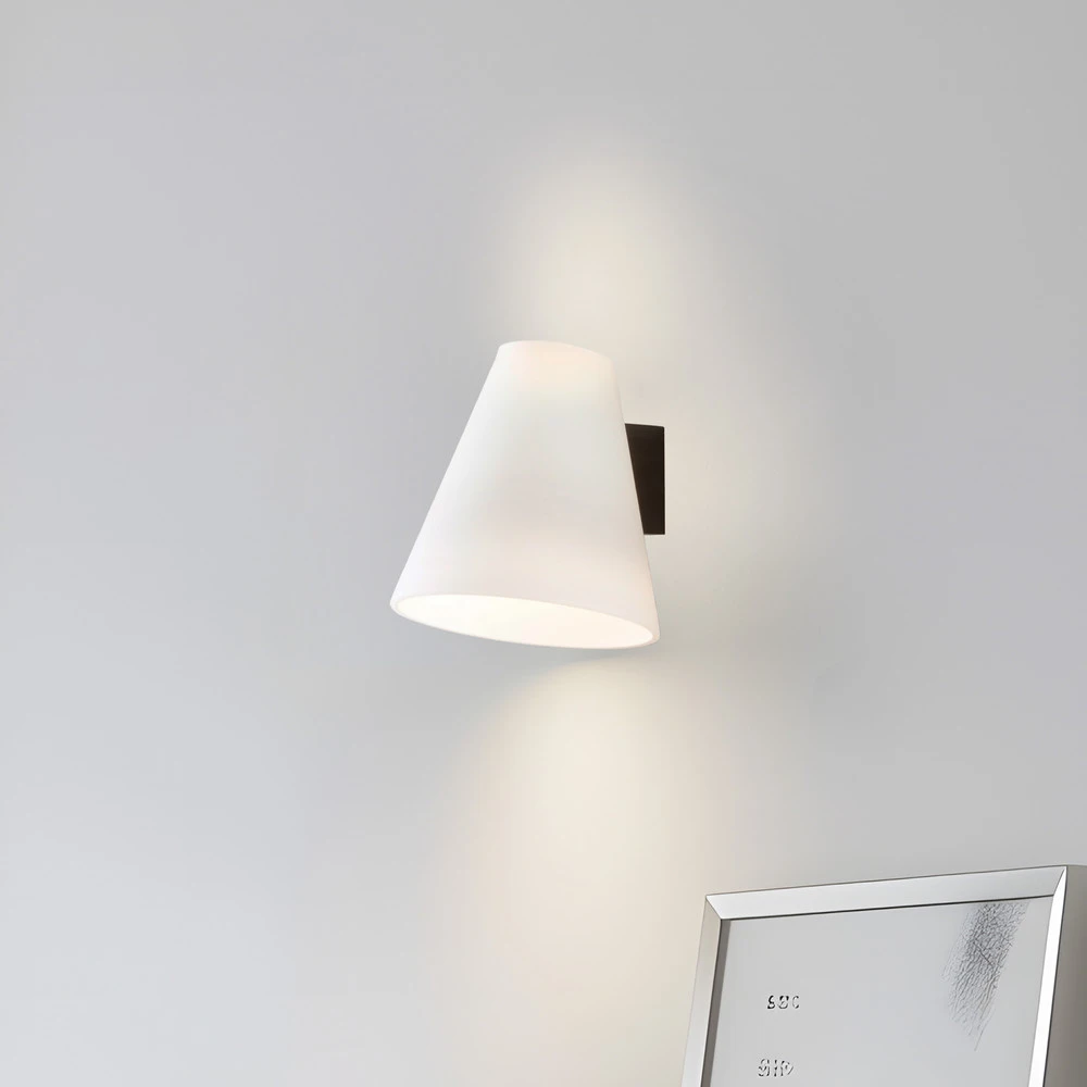 Applique orientable Lucande applique murale Timido, blanc/noir, verre, hauteur 16,5 cm