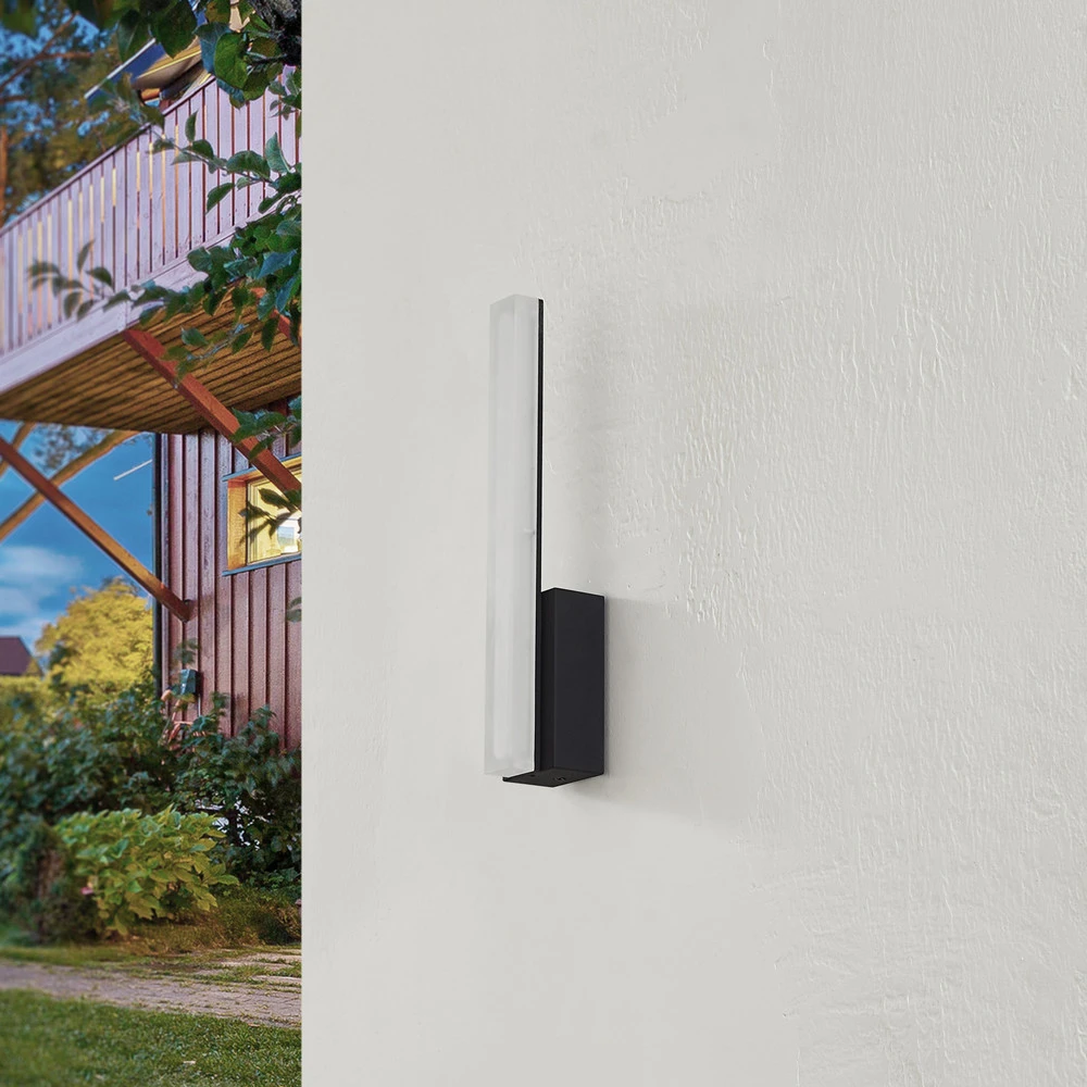 Applique pour couloir Lucande Lisana applique LED, IP44, verticale