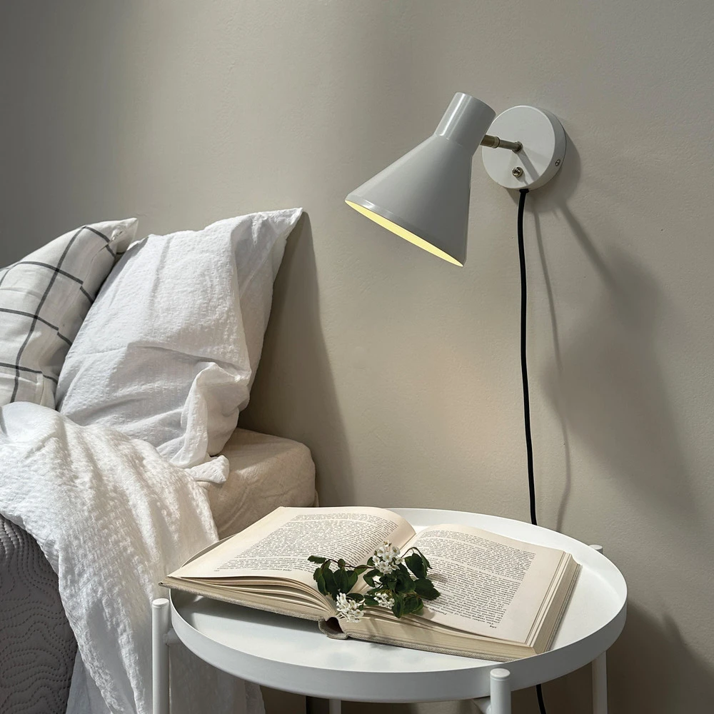 Dyberg Larsen applique murale Sleep, blanc mastic, Ø 15 cm, acier Dimensions : 15 x 30 cm