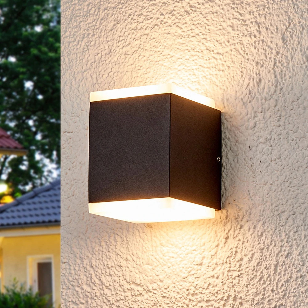 Étanche IP44 Applique murale ext. Sarah à LED et diffuseur