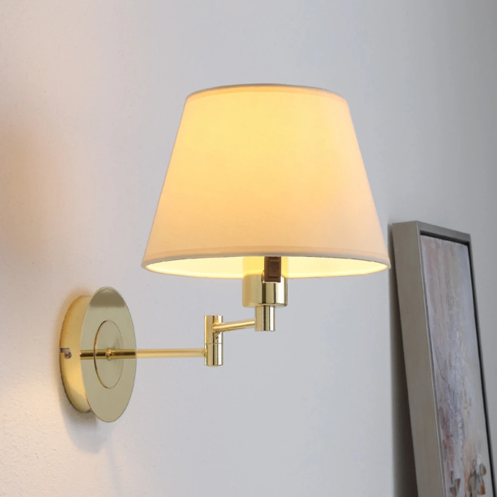 Étanche IP44 Applique murale Pola, abat-jour extensible, laiton