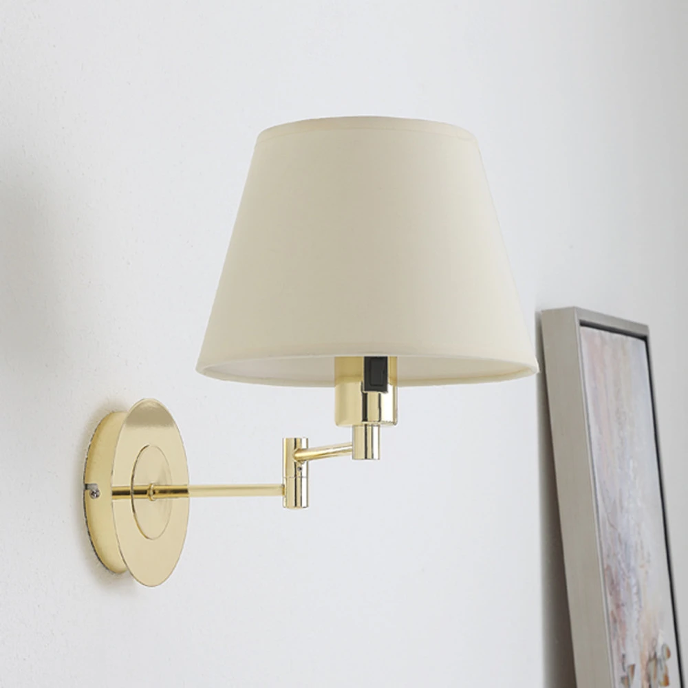 Étanche IP44 Applique murale Pola, abat-jour extensible, laiton