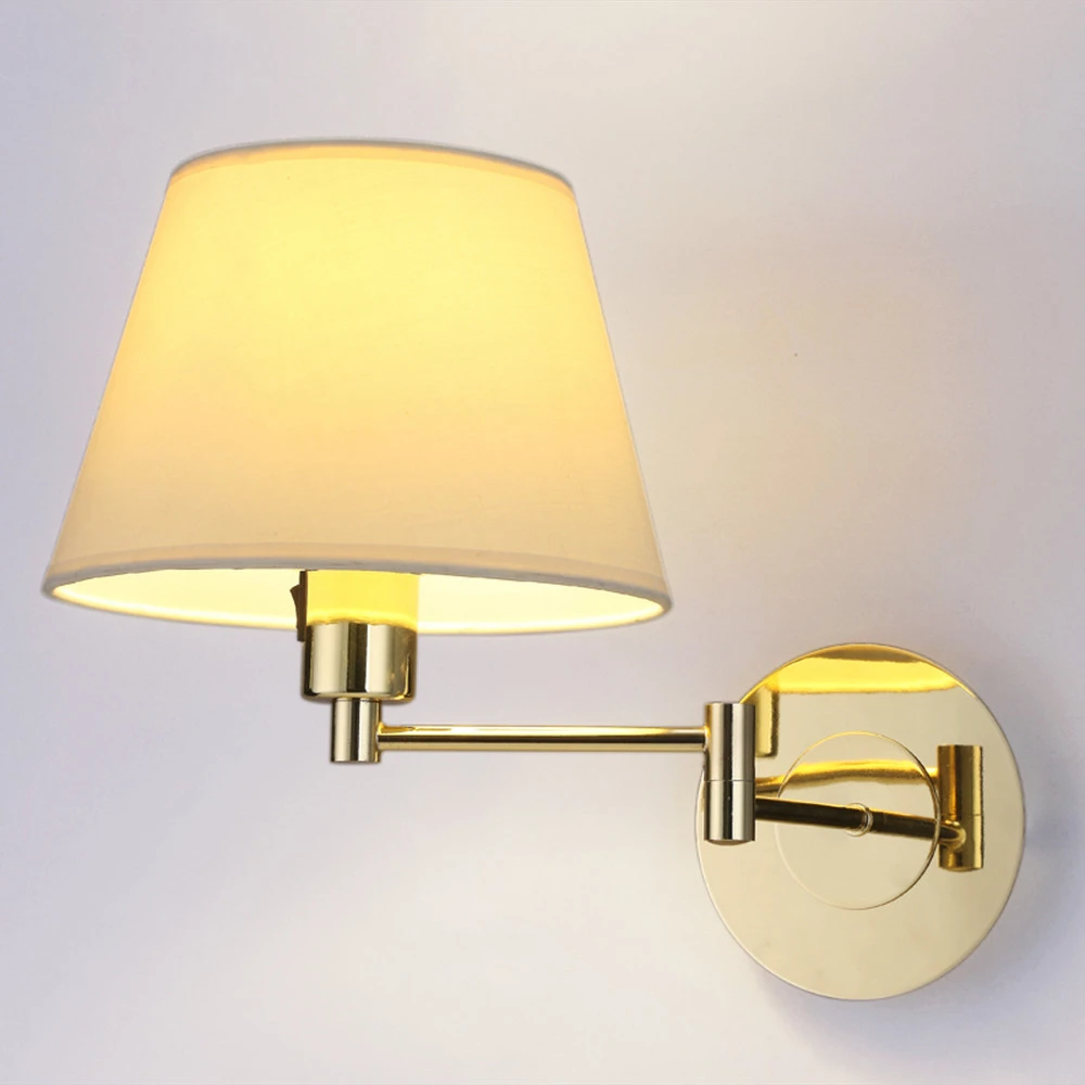 Étanche IP44 Applique murale Pola, abat-jour extensible, laiton