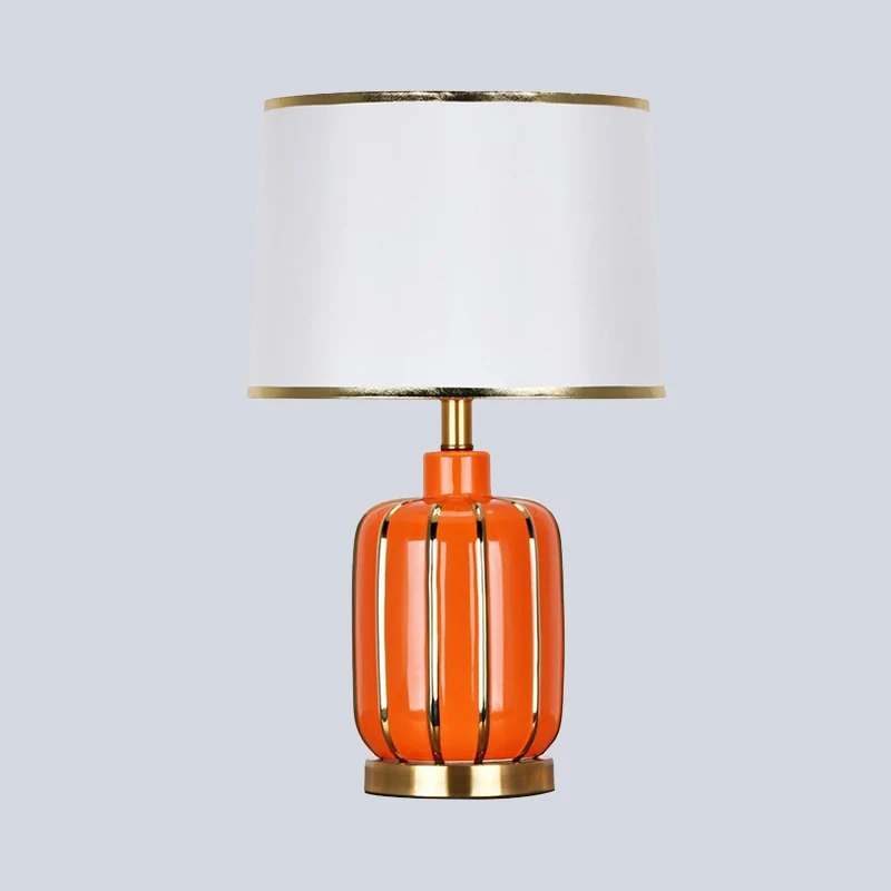 Applique design Zeitgenössische 1-flammige Nachttischlampe Beige/Gold, Fass-Lesebuchleuchte mit Stoffschirm