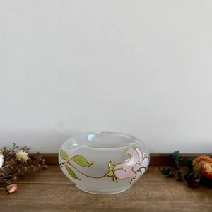 Cendrier surélevé en verre fumé blanc pour ambiance cosy