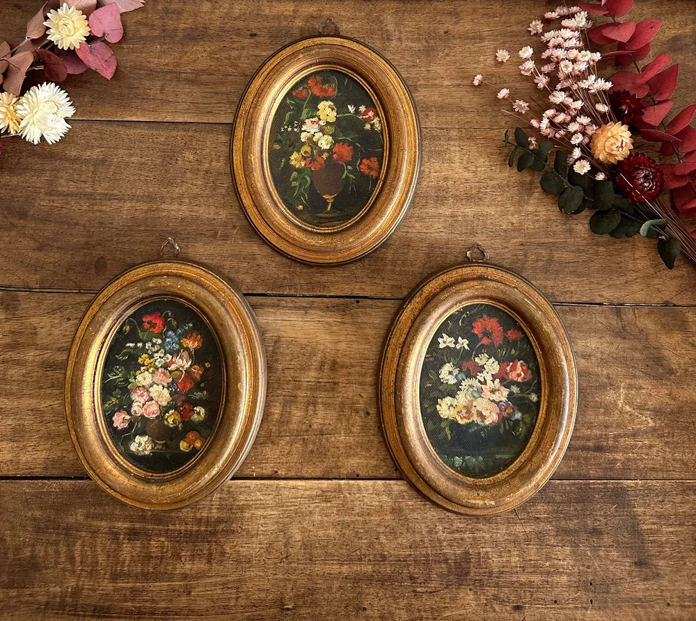 Guirlande lumineuse Bouquets de fleurs peints fond noir cadre ovale doré en bois Bouquet