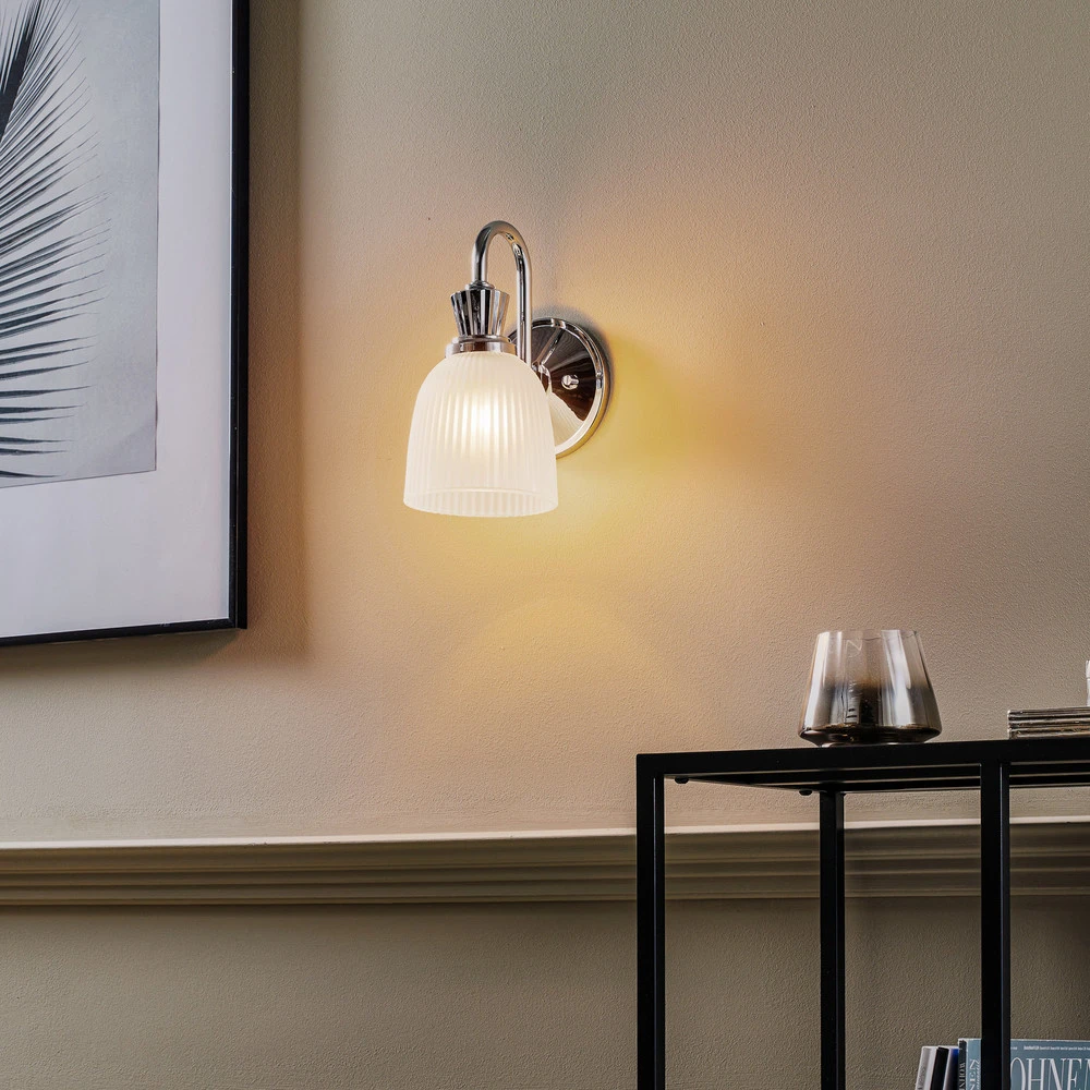 Applique salle de bain LED Cora verre rainuré avec interrupteur intégré