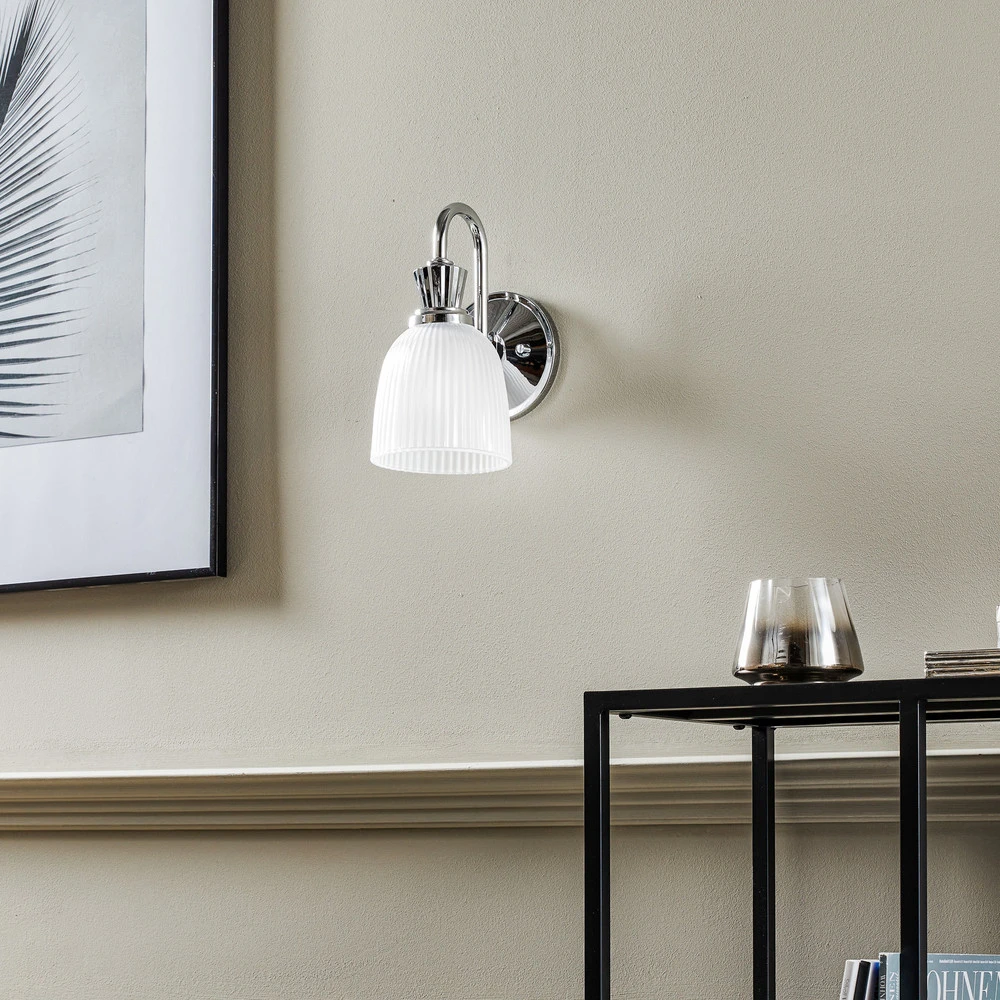 Applique salle de bain LED Cora verre rainuré avec interrupteur intégré
