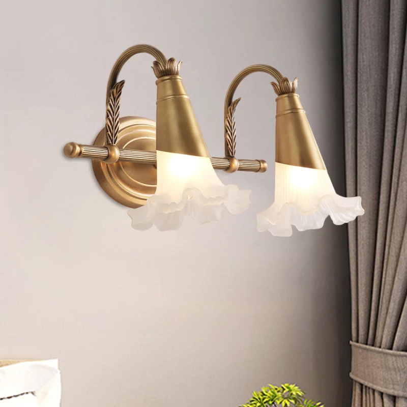 Éclairage de vanité à cône doré, applique murale traditionnelle en verre blanc à 1/2/3 têtes pour salle de bain avec garni...