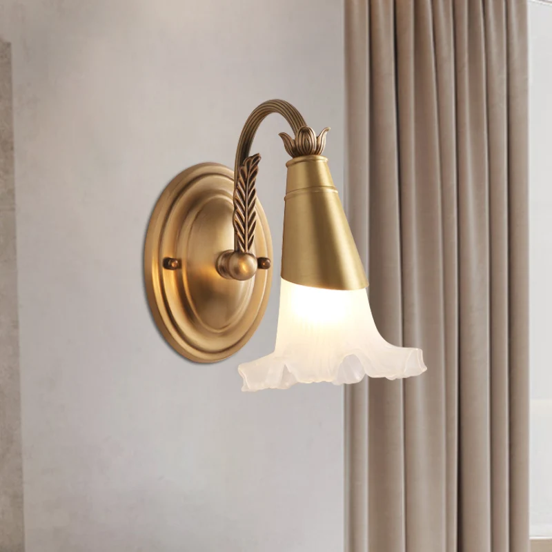 Éclairage de vanité à cône doré, applique murale traditionnelle en verre blanc à 1/2/3 têtes pour salle de bain avec garni...