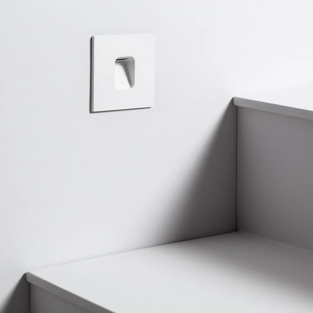 Lampe murale LED extérieure carrée encastrable blanche de 2W