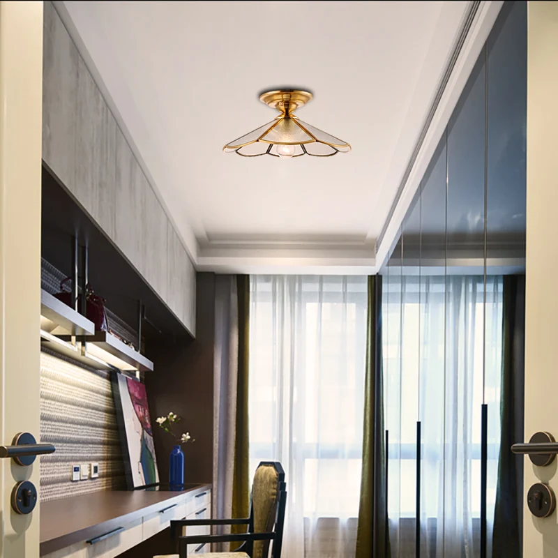 Luminaire de plafond en laiton à 1 tête en verre givré colonial à montage encastré festonné de 12 po/16 po de largeur