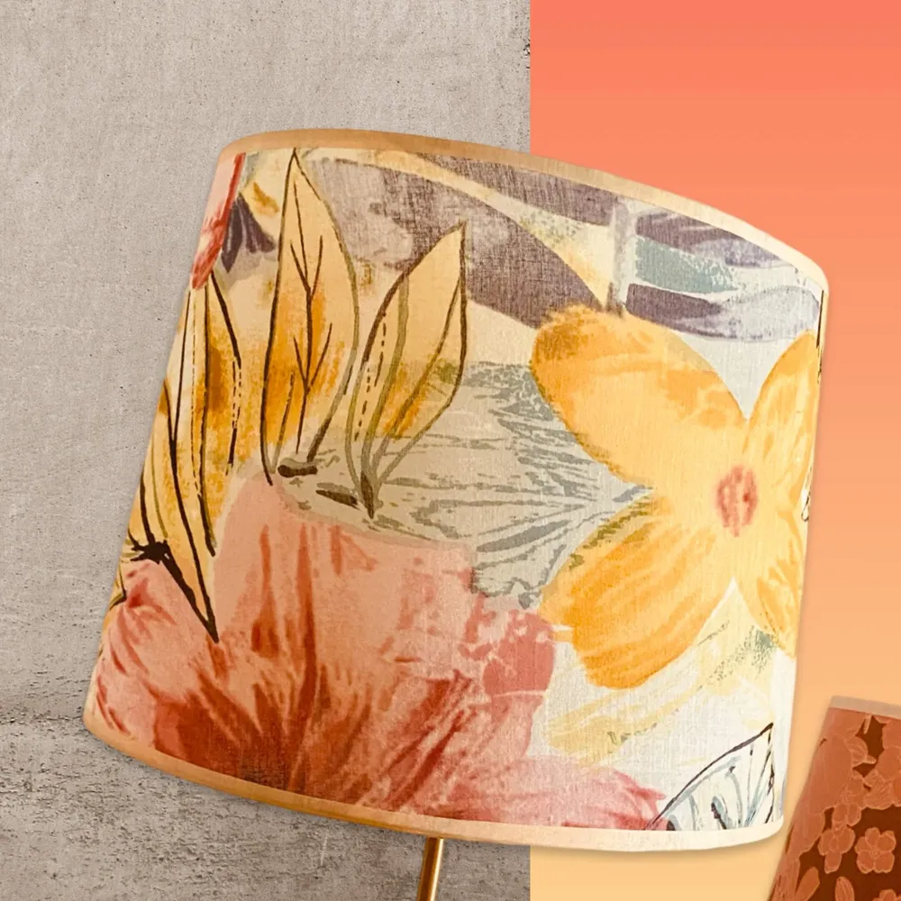 Abat jour tambour. Voile de coton contrecollé. Motifs floraux.