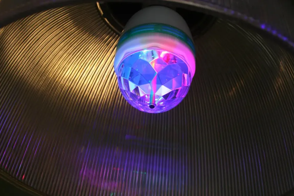 Ampoule LED rotative disco E27