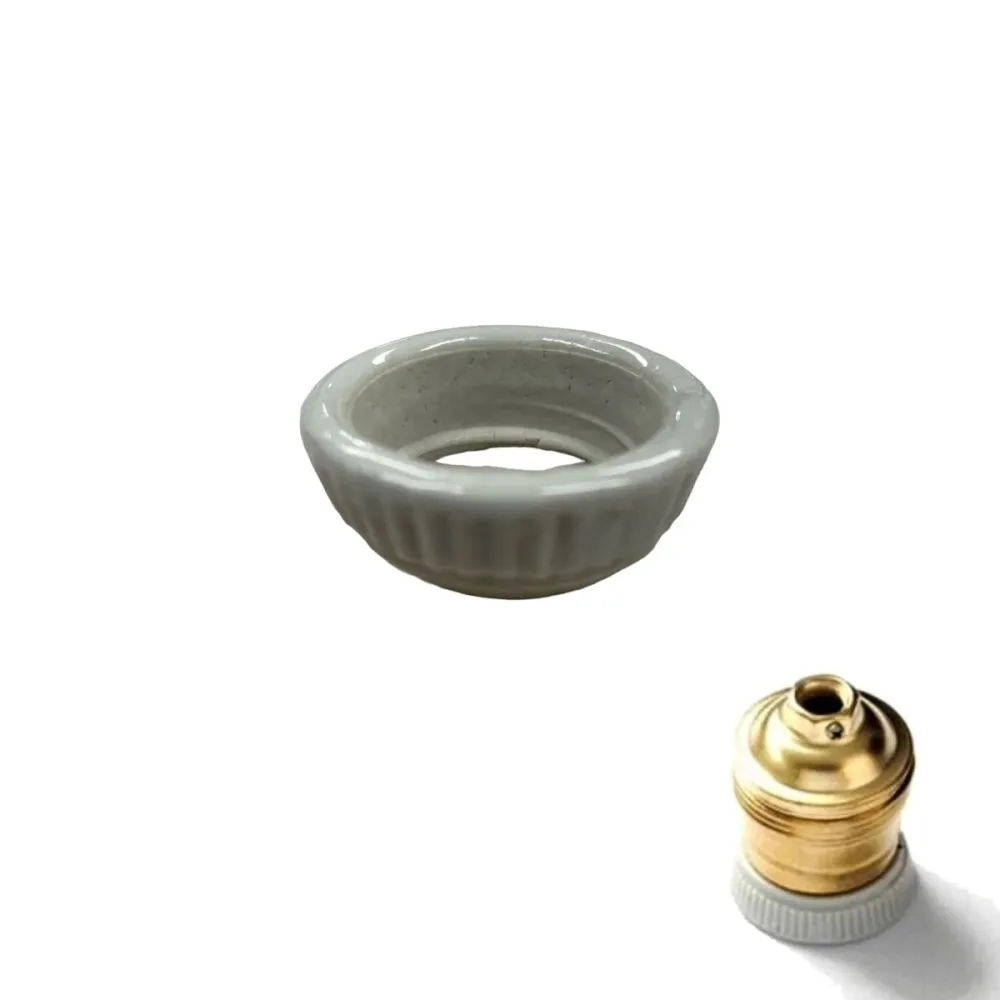 Anneau en porcelaine pour douille E27 vieillie