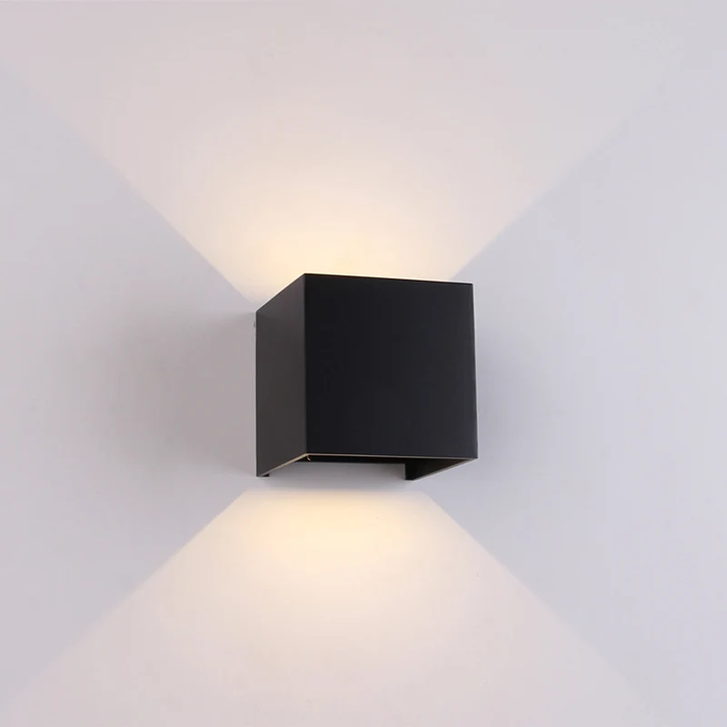 Applique Davos noire dimmable 2700k pm Mantra 8601