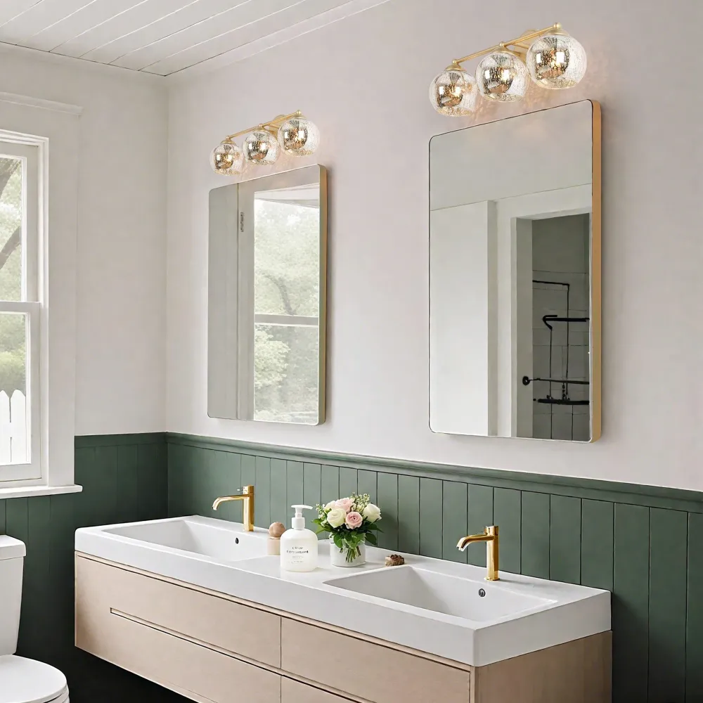 Applique murale de salle de bain glamour moderne du milieu du siècle, dorée, à 3 lumières et verre mercurisé - 21 cm L x 7...
