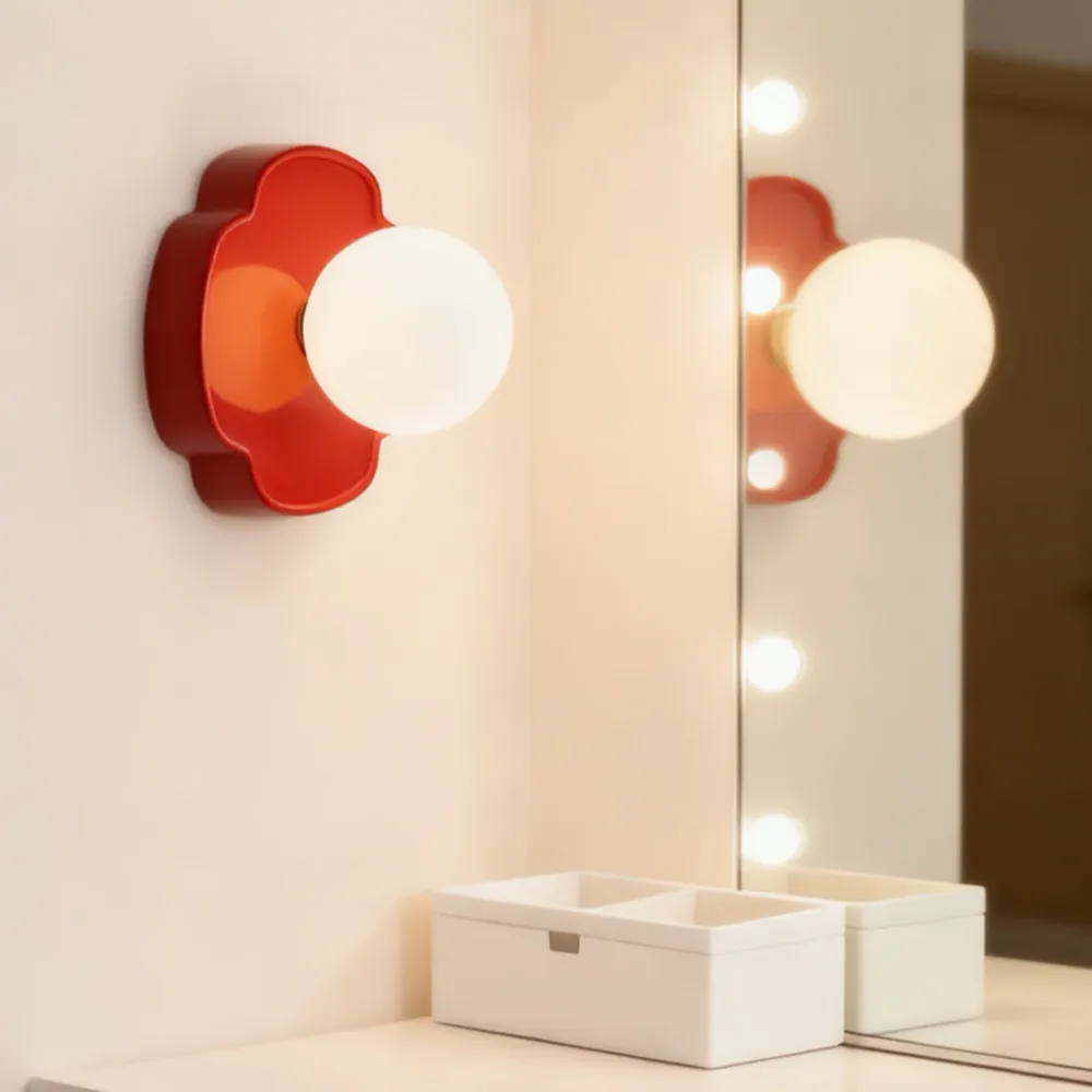 Lampe murale sphérique en résine moderne Elowen At Ease Home Life