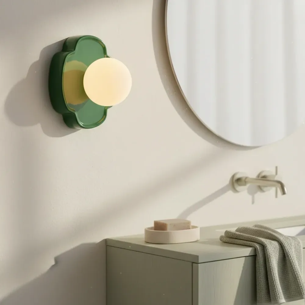 Lampe murale sphérique en résine moderne Elowen At Ease Home Life