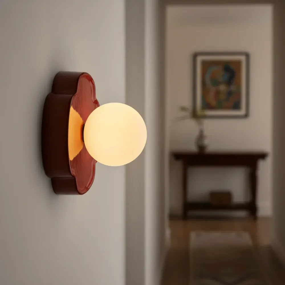 Lampe murale sphérique en résine moderne Elowen At Ease Home Life
