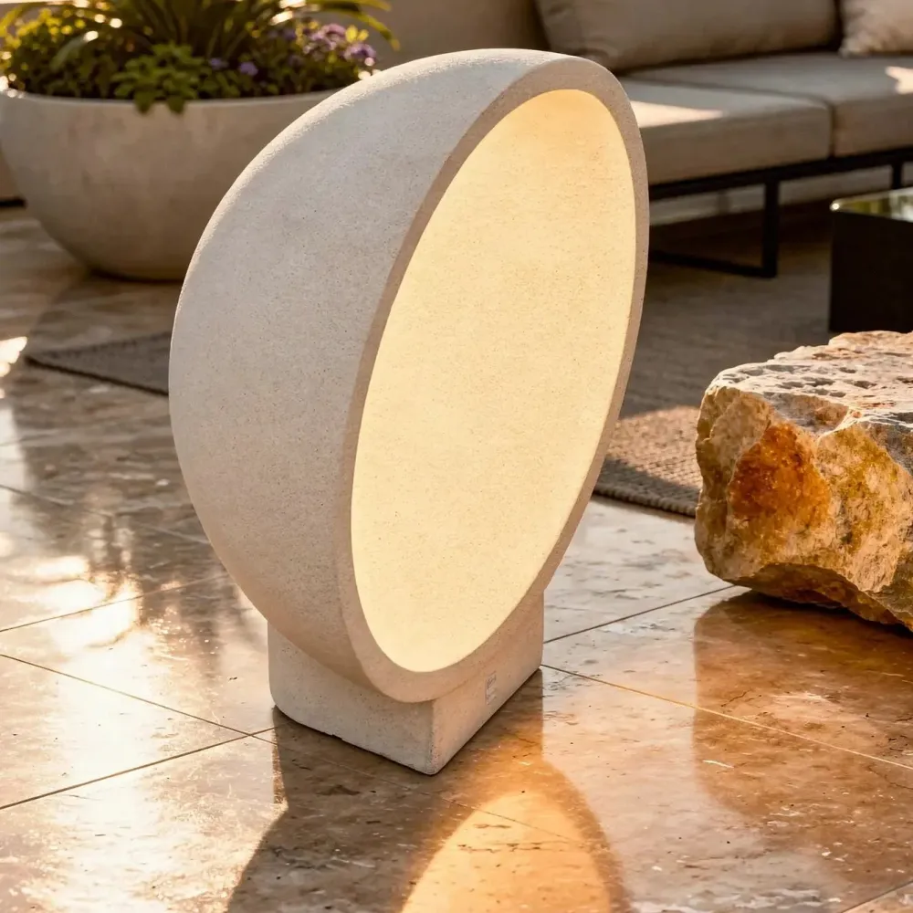 Borne lumineuse GAIA LED béton gris foncé – éclairage extérieur design et durable