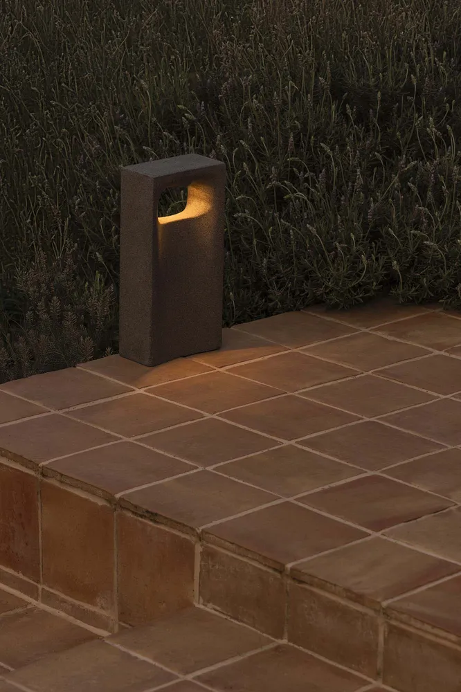 Borne lumineuse LED en béton GLINT-400 8 W, IP54, blanc chaud 3000 K pour jardins