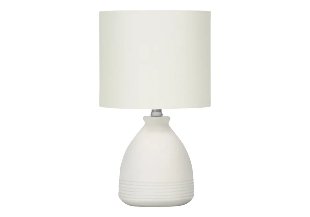 ÉCLAIRAGE - LAMPE DE TABLE 17" H CÉRAMIQUE CRÈME / ABAT-JOUR IVOIRE