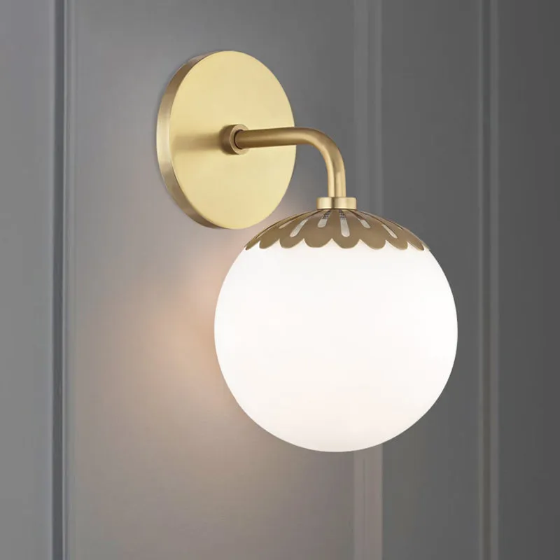 Applique boule en verre opale éclairage colonial 1 tête luminaire mural de salon en or Clearhalo