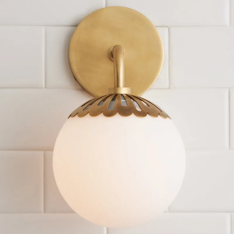 Applique boule en verre opale éclairage colonial 1 tête luminaire mural de salon en or Clearhalo