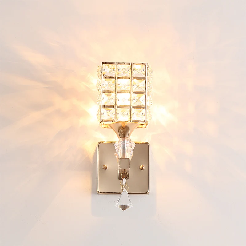 Applique murale à abat-jour cubique, moderne et élégante, en cristal clair et en métal, 1 lumière, pour chambre à coucher,...