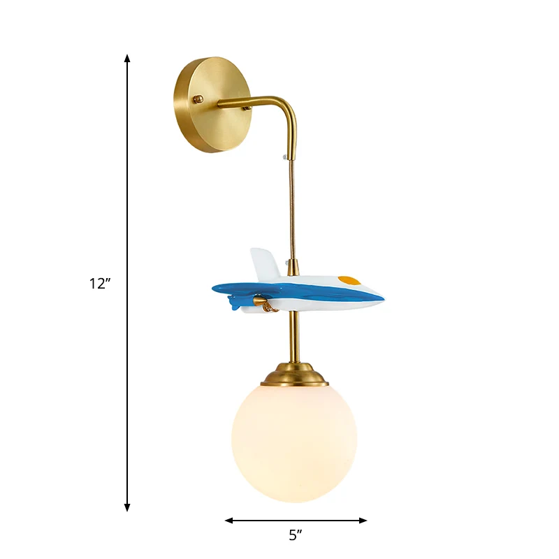 Applique murale à 1 ampoule en forme de globe en verre blanc avec décor d'avion en laiton Clearhalo