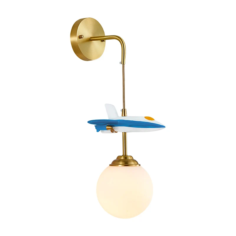 Applique murale à 1 ampoule en forme de globe en verre blanc avec décor d'avion en laiton Clearhalo