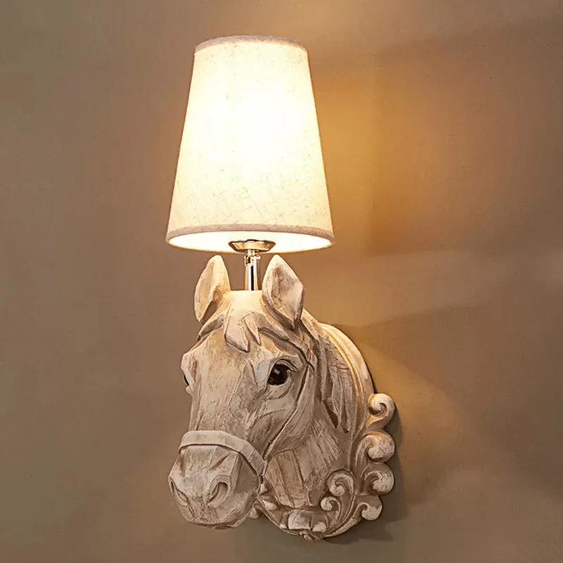 Applique murale Art déco en forme de tête de cheval en résine à 1 lumière pour restaurant avec abat-jour conique en marron...