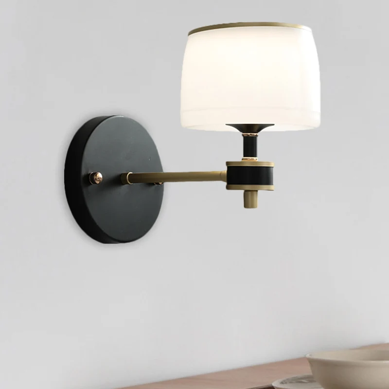 Applique murale baril pour chambre adulte, ferme en verre blanc, 1 ampoule, éclairage mural noir Clearhalo