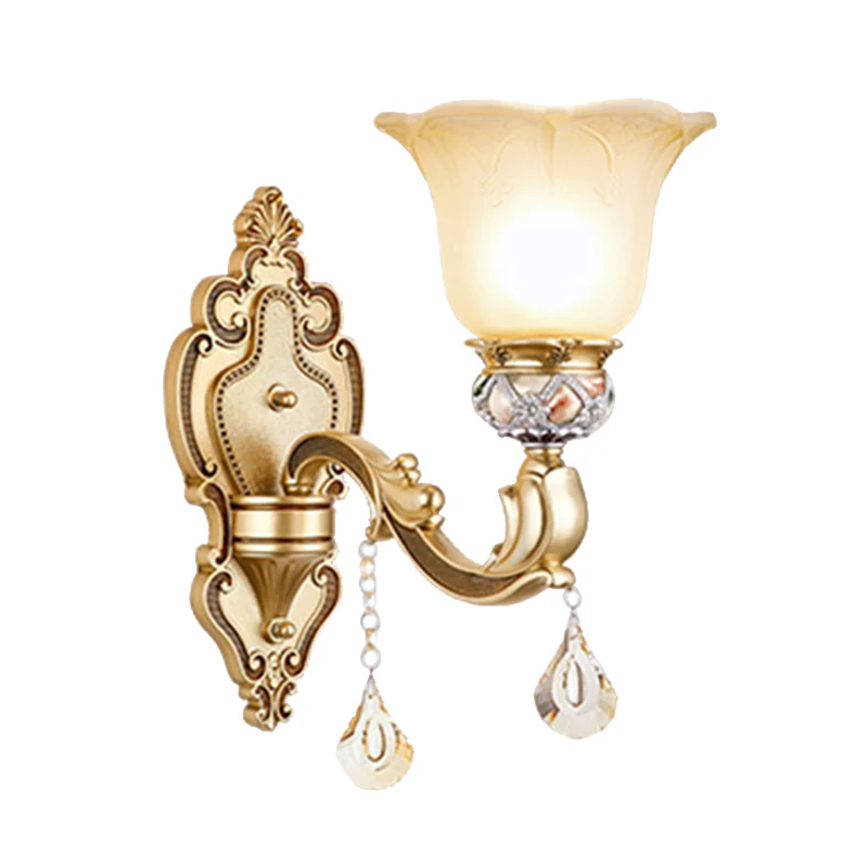 Applique murale Bell contemporaine à 1 tête avec embout en cristal à facettes, éclairage mural en or Clearhalo