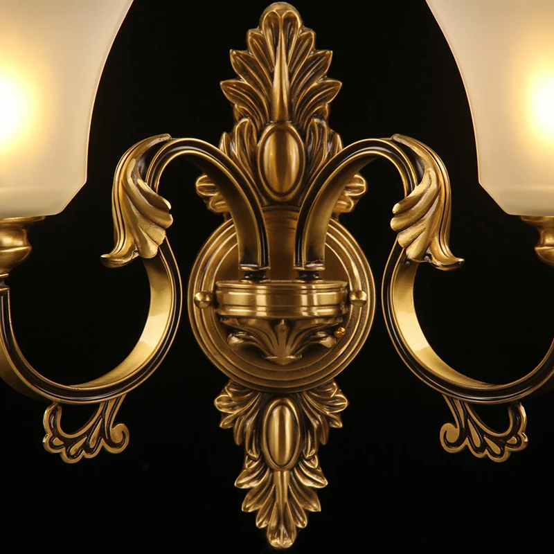 Applique murale à bras incurvé en bronze, applique traditionnelle en métal à 2 ampoules pour salon avec abat-jour en verre...
