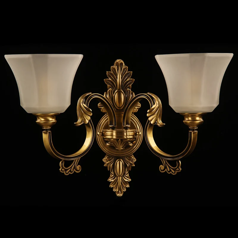 Applique murale à bras incurvé en bronze, applique traditionnelle en métal à 2 ampoules pour salon avec abat-jour en verre...